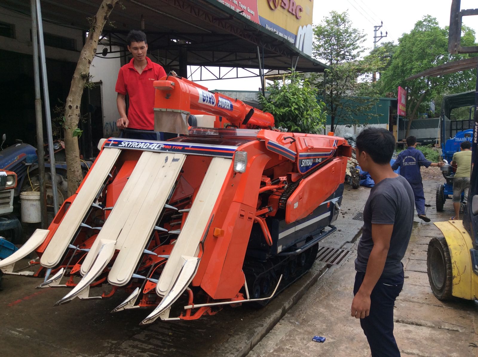 MÁY GẶT KUBOTA R1- 40