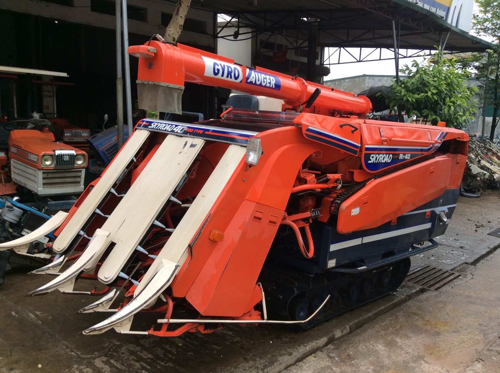 MÁY GẶT KUBOTA R1- 40