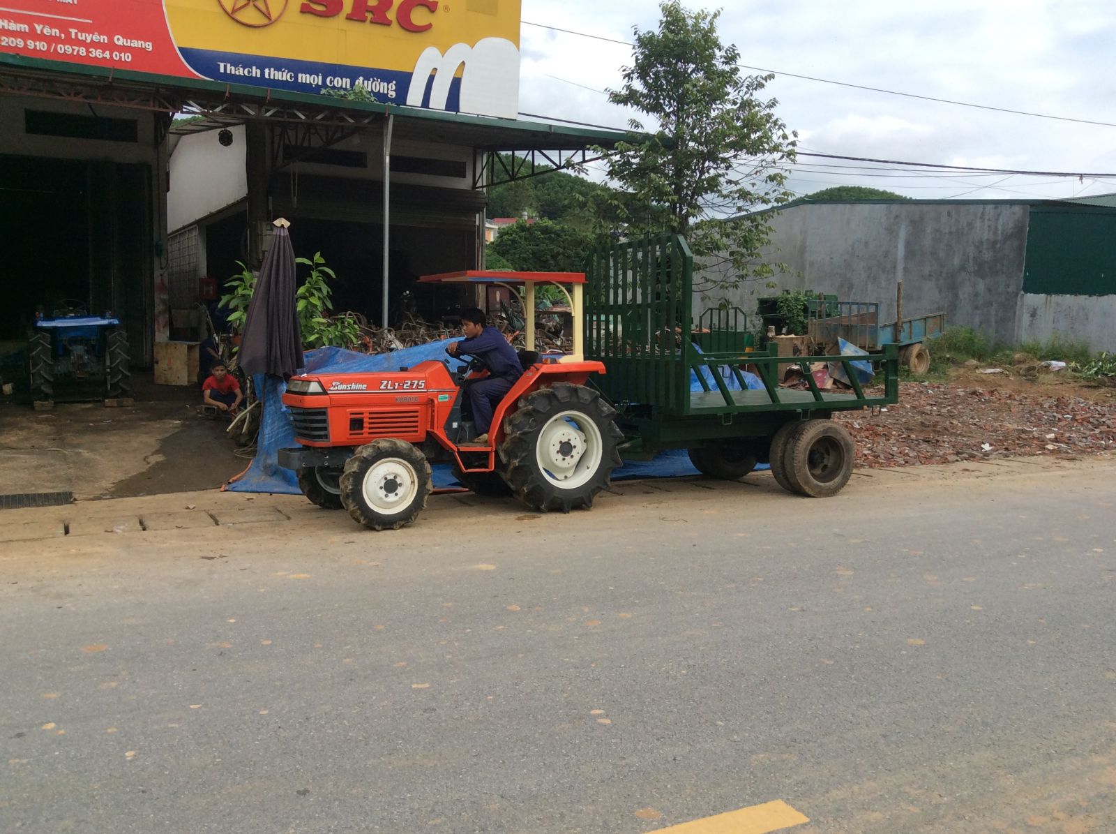 KUBOTA L1-275 CÓ THÙNG CẦU ĐẨY